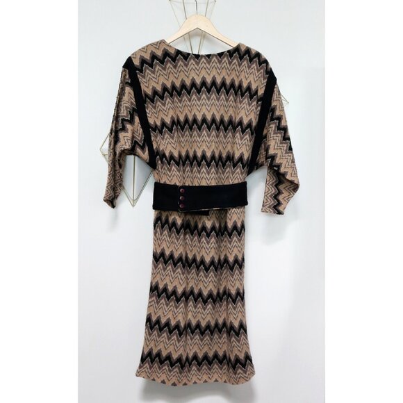 70s Zigzag Patterned Batwing Sweater Dress w/ Waist Cinching Belt, Dolman Sleeve - Picture 5 of 7